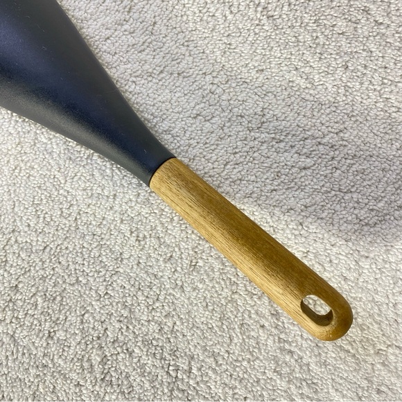 Staub Ebony and Chestnut Spatula Silicone & Wood Cooking Utensil - Picture 6 of 9